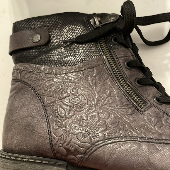 Remonte Women's Embossed Grey Leather Winter Boots, Size EUR 42 - Picture 3 of 7